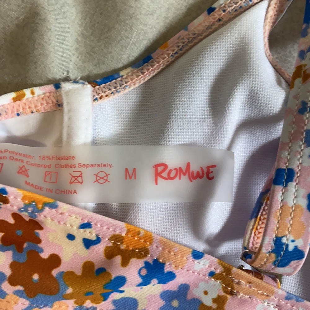 Romwe bathing suit - Picture 3 of 3